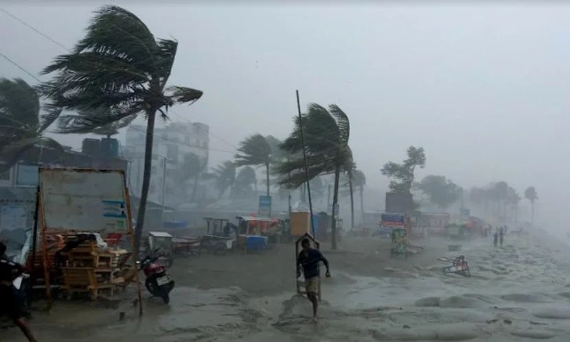দেশের ৮ অঞ্চলে ঝড়ো হাওয়ার পূর্বাভাস, নদীবন্দরে সতর্কতা