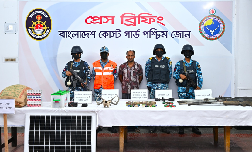 সুন্দরবনের কুখ্যাত দস্যু বাচ্চু হাওলাদার অস্ত্রসহ আটক