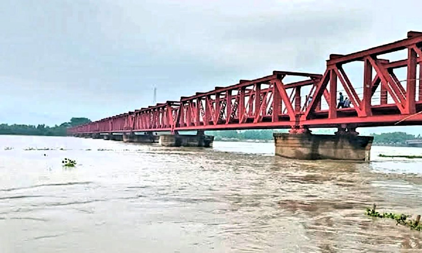 তিস্তায় পানি বিপৎসীমার কাছাকাছি, উজানের ঢলে বাড়ছে উদ্বেগ