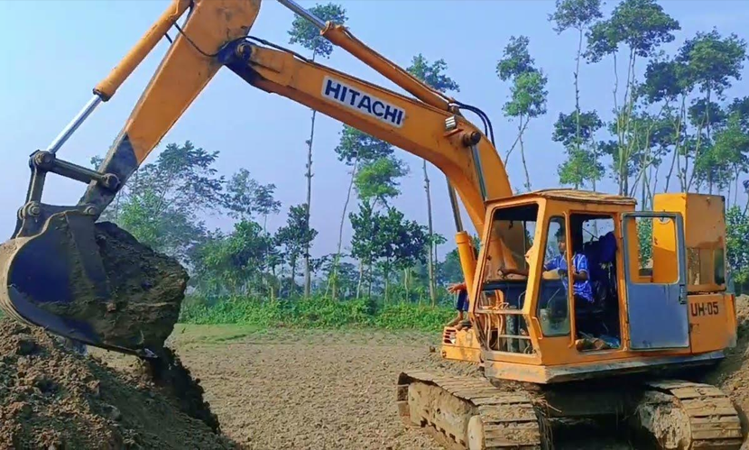 কৃষিজমি থেকে অবৈধভাবে মাটি কাটায় কারাদণ্ড, এস্কেভেটর অকার্যকর