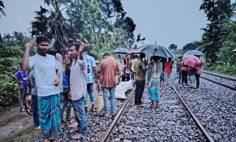চুয়াডাঙ্গায় অরক্ষিত রেল ক্রসিংয়ে ট্রেনে কাটা পড়ে নিহত ২
