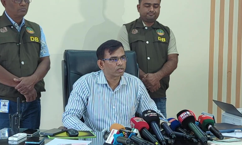 চাকরির পরীক্ষায় প্রক্সি ও ইলেকট্রনিক ডিভাইস সরবরাহ চক্রের ৬ সদস্য আটক