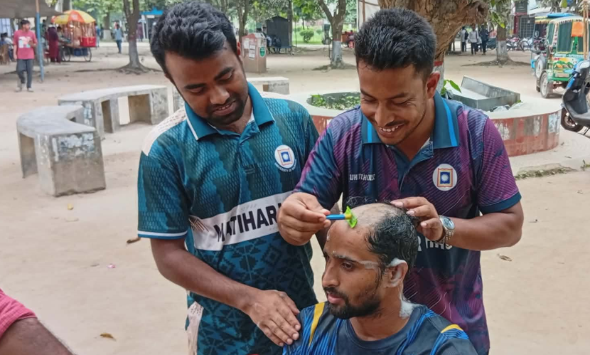 আর্জেন্টিনা ম্যাচ জেতায় মাথা ন্যাড়া করলেন রাবির ব্রাজিল সমর্থক