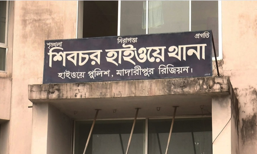 দাঁড়িয়ে থাকা ট্রাকে প্রাইভেটকারের ধাক্কা, নিহত ৫