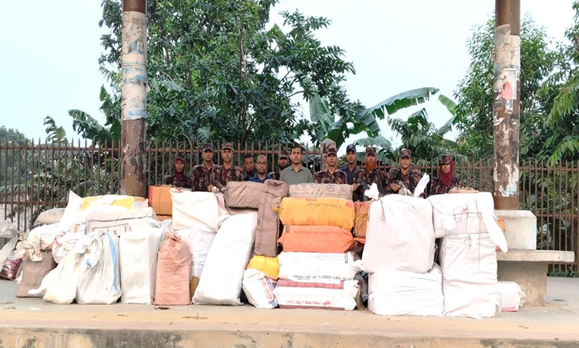 কুমিল্লায় ট্রেনে অভিযান: ১ কোটি ৩১ লাখ টাকার ভারতীয় পণ্য জব্দ