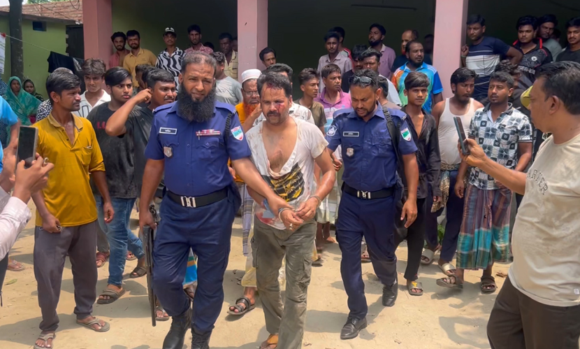 কুষ্টিয়ায় অস্ত্র ও গুলিসহ যুবক আটক