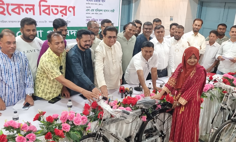 খুলনায় মেধাবী শিক্ষার্থীদের মাঝে সাইকেল বিতরণ