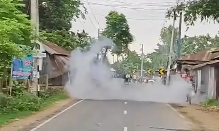 গাইবান্ধায় বাজার দখলকে কেন্দ্র করে জামায়াত-বিএনপির সংঘর্ষ, ককটেল বিস্ফোরণ