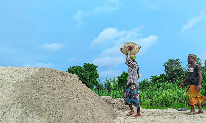 ‘হামরা বাজেট বুঝি না, জিনিসপত্রের দাম কমবে তো?’