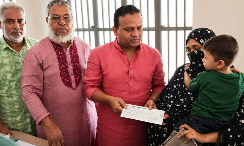 সদরঘাট লঞ্চ দুর্ঘটনায় নিহতদের পরিবারকে আর্থিক সহায়তা