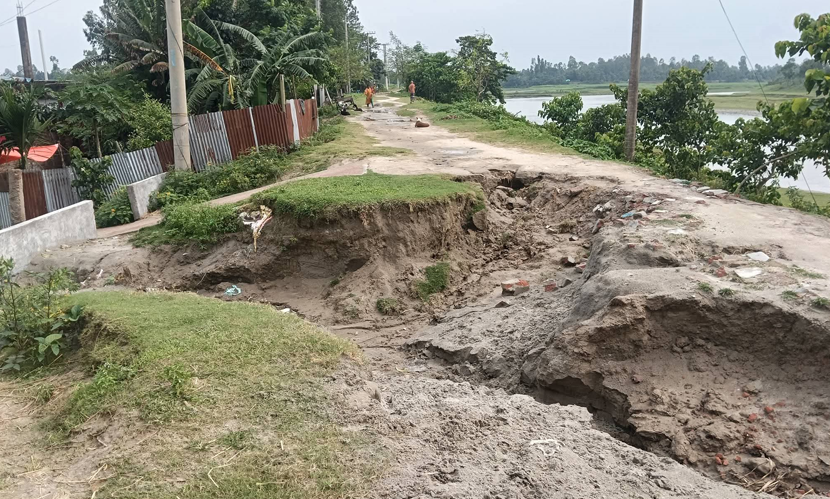 বেলে দোআঁশ মাটির ধস: ঝুঁকিতে গাইবান্ধা শহর