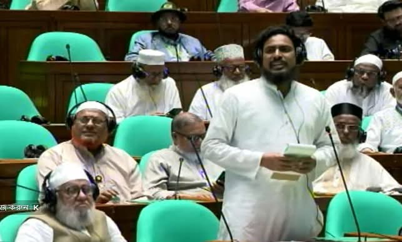 চার মাসে ১ লাখ কোটি টাকার ঋণের জালে সরকার: আখতার