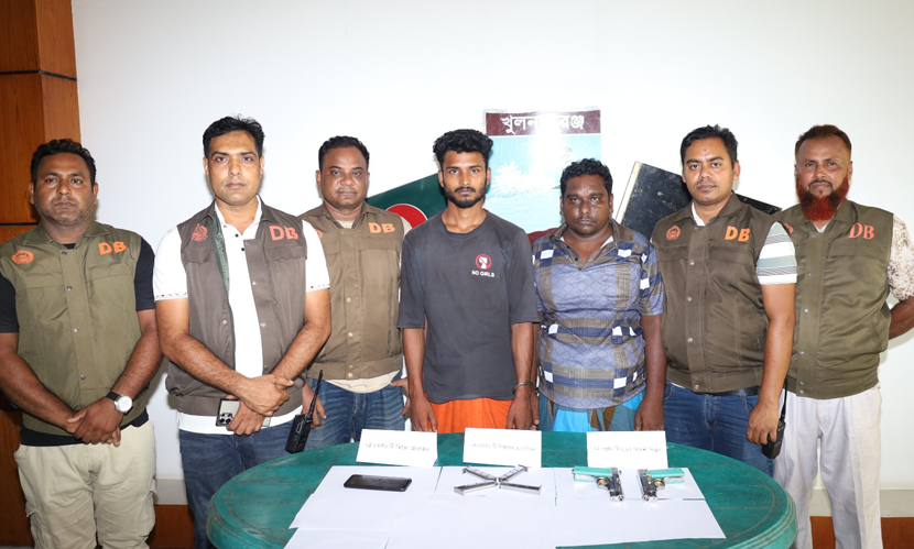 যশোরে ২ বিদেশি পিস্তল ও ৪ ম্যাগাজিনসহ আটক ২