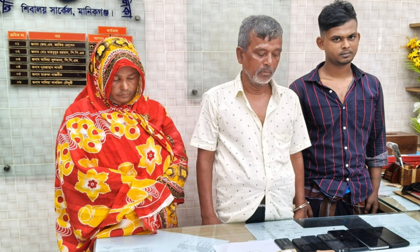 হেরোইনসহ স্বামী-স্ত্রী ও ছেলে আটক, মাদক কারবারির বাড়িতে আগুন