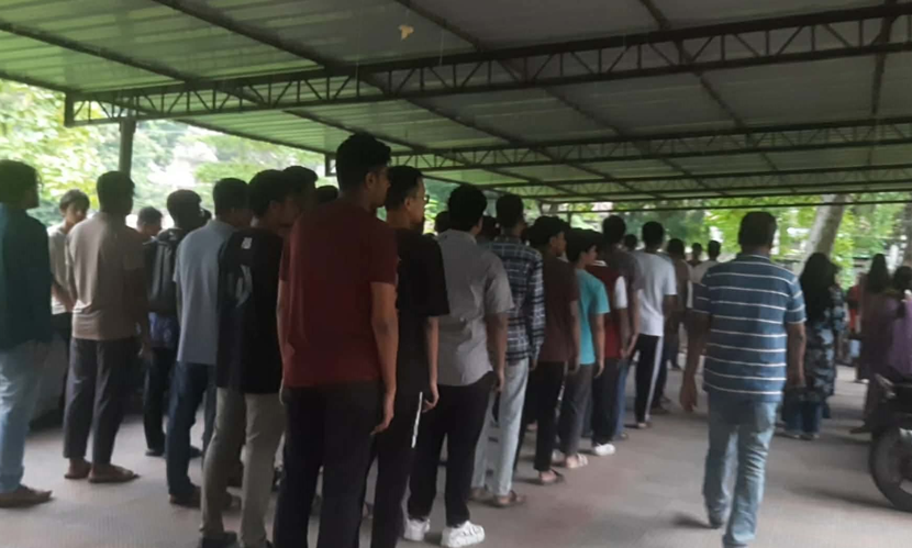 রাবিতে র‌্যাগিংয়ের ভিডিও করায় সাংবাদিক-রাকসু নেতাদের ওপর মার্কেটিং বিভাগের হামলা