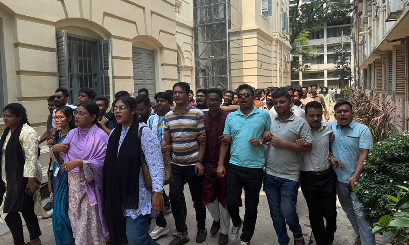 আওয়ামী লীগের অপতৎপরতার প্রতিবাদে জবি ছাত্রদলের বিক্ষোভ