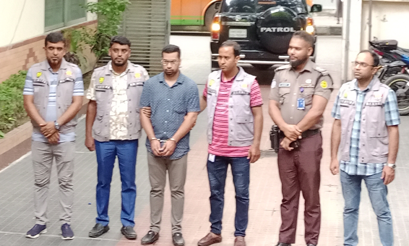 আ.লীগের সাবেক ভূমিমন্ত্রীর ফেসবুক পেজের এডমিন গ্রেফতার