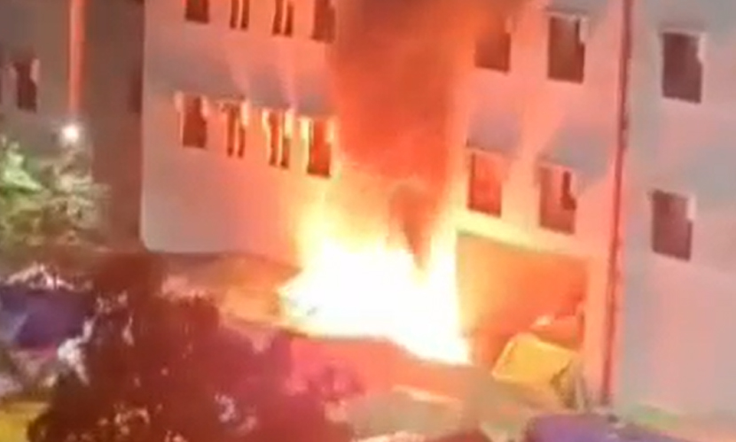 শাহজালাল বিমানবন্দরের কার্গোতে ফের আগুন, নিয়ন্ত্রণে ২ ইউনিট
