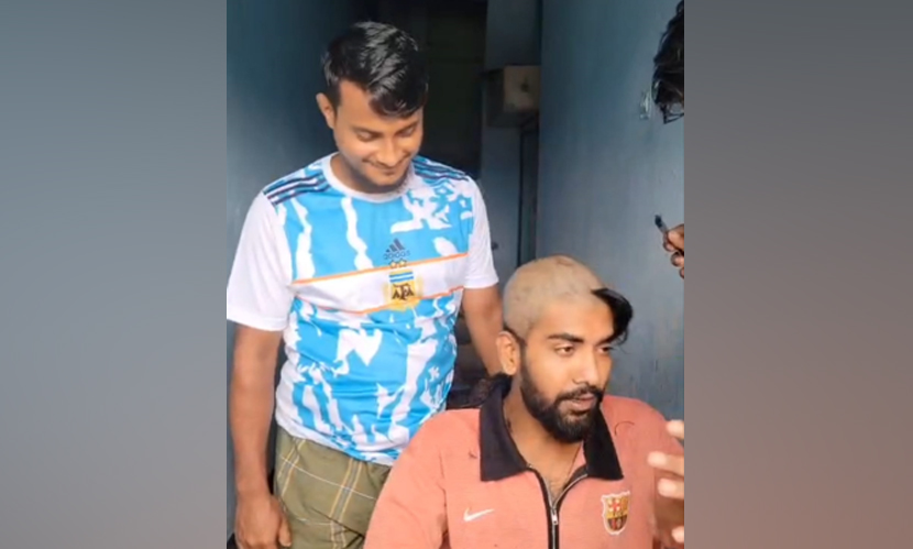 আর্জেন্টিনা ম্যাচ জেতায় মাথা ন্যাড়া করলেন ব্রাজিল সমর্থক