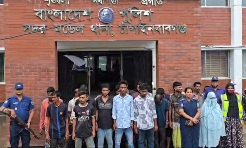 চাঁপাইনবাবগঞ্জে পুলিশের বিশেষ অভিযানে গ্রেফতার ২১