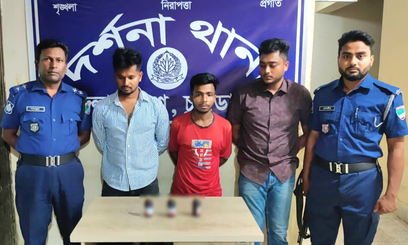 চুয়াডাঙ্গায় মাদকবিরোধী অভিযানে ইউপি সচিবসহ আটক ৩