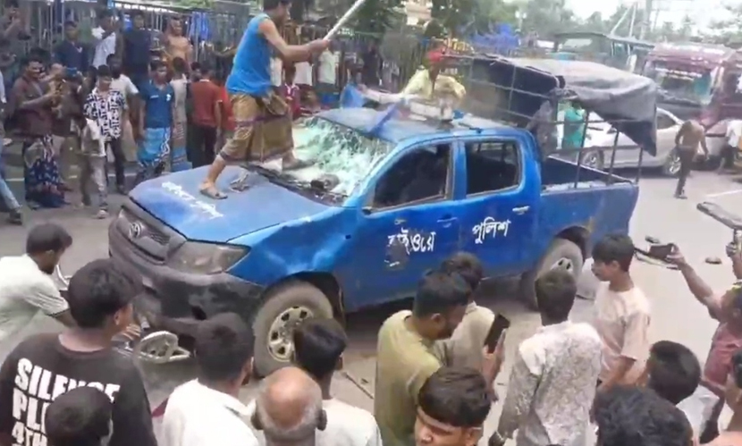 ঢাকা-চট্রগ্রাম মহাসড়কে হাইওয়ে পুলিশের গাড়ি ভাঙচুর