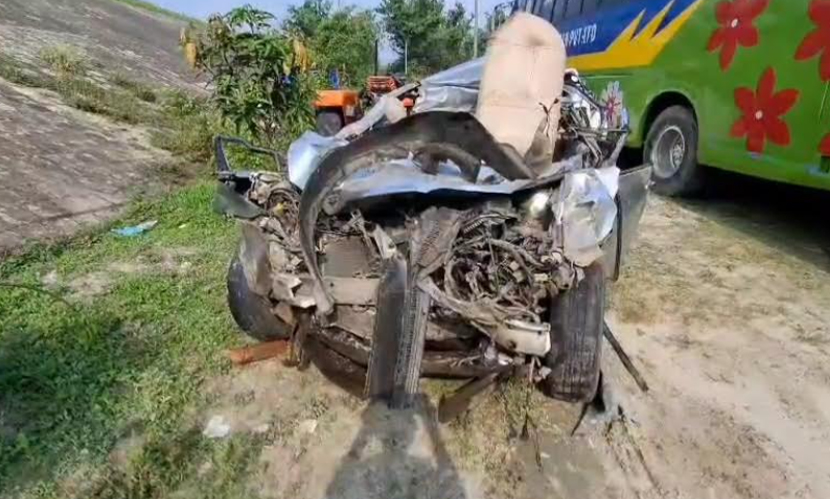 বাড়ি ফেরা হলো না প্রবাসী আরিফুলের, সড়কে ঝড়লো ৫ প্রাণ