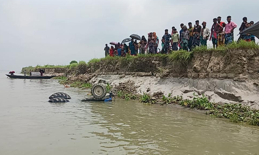 ফরিদপুরে জমি চাষ দিতে গিয়ে ট্রাক্টর উলটে নদীতে পড়ে চালকের মৃত্যু