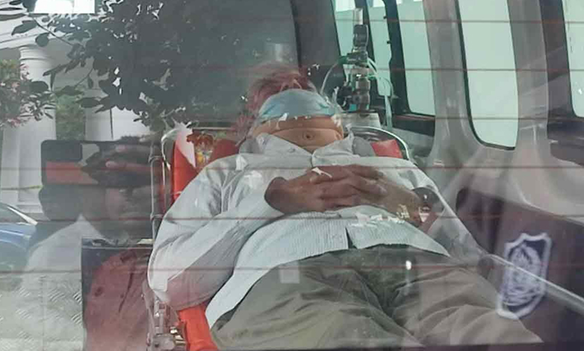 অ্যাম্বুলেন্সে করে ট্রাইব্যুনালে হাজির সাবেক এমপি ফজলে করিম