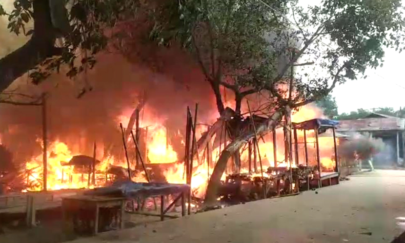 ভূরুঙ্গামারীতে বাজারে আগুন, প্রায় ৫০টি দোকান ভস্মীভূত