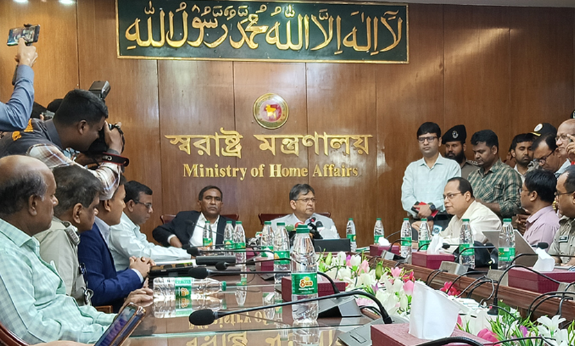 রাষ্ট্র এত দুর্বল আইনের ভিত্তিতে চলতে পারে না: স্বরাষ্ট্রমন্ত্রী