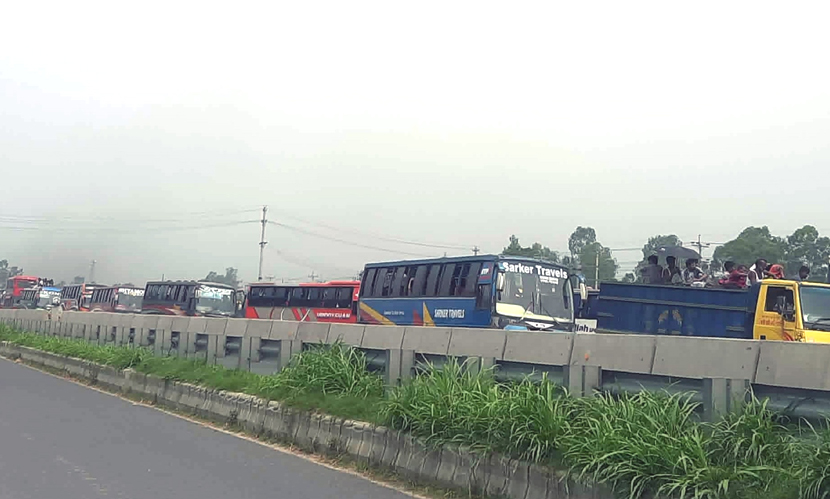 যমুনা সেতু পশ্চিম মহাসড়কে ১২ কিমি যানজট