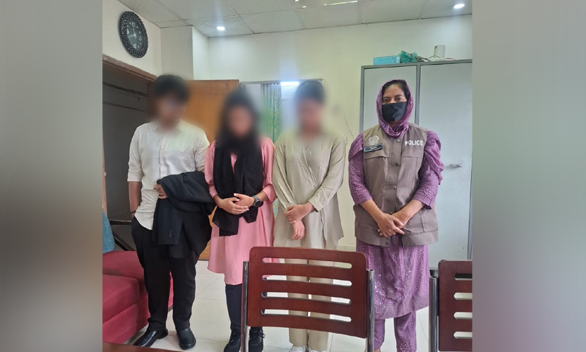 ঘর ছেড়ে একাদশ শ্রেণির ২ বান্ধবীর সংসার, উদ্ধার ৩ কিশোরী
