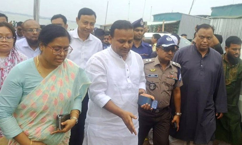 ঘাট পরিদর্শনে নৌ প্রতিমন্ত্রী, বাসডুবির ঘটনায় ২ তদন্ত কমিটি