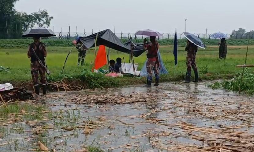 শূন্যরেখায় আটদিন ধরে ৫ যুবকের মানবেতর জীবন