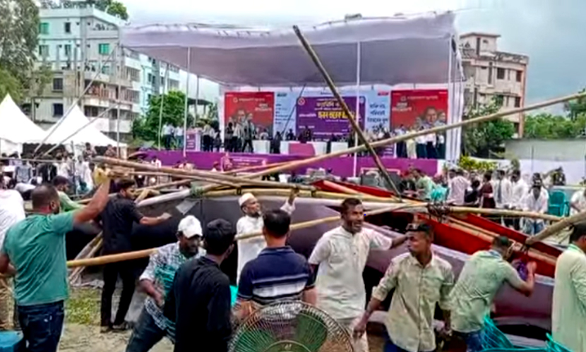 শ্রীমঙ্গলে প্রধানমন্ত্রী পৌঁছানোর আগেই বাতাসে ভেঙে পড়ল প্যান্ডেল