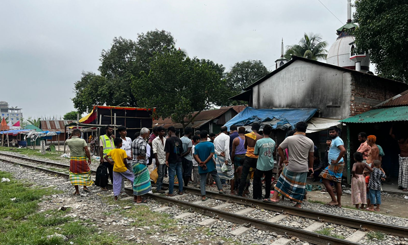 নরসিংদীতে ট্রেনে কাটা পড়ে অজ্ঞাত ব্যক্তি নিহত