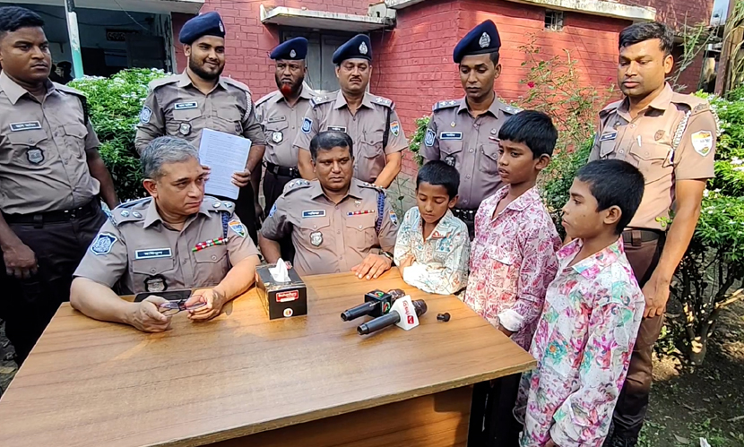 কুষ্টিয়া থেকে অপহৃত তিন শিশু ঢাকায় উদ্ধার, গ্রেফতার ২