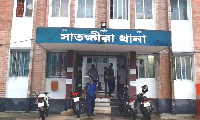 সাতক্ষীরায় নিজ ঘর থেকে নারীর অর্ধগলিত মরদেহ উদ্ধার