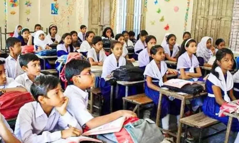 টানা ১৬ দিনের দীর্ঘ ছুটি শেষে আজ খুলেছে শিক্ষাপ্রতিষ্ঠান