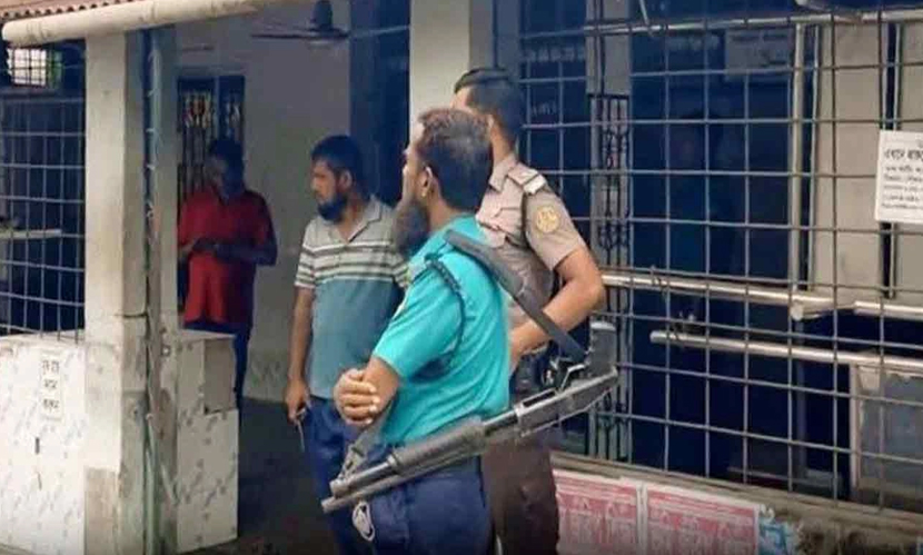 খুলনায় মসজিদে নামাজরত অবস্থায় ২ মুসল্লিকে গুলি