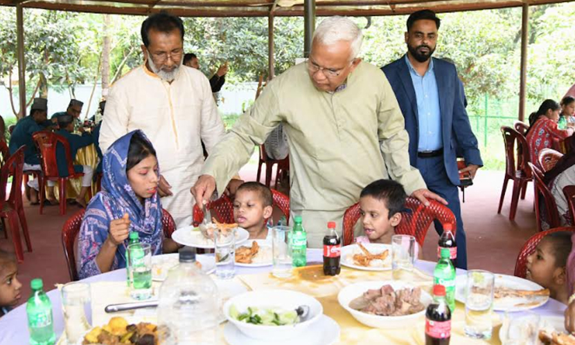 শিশুদের সঙ্গে সমাজকল্যাণ মন্ত্রীর ঈদ পরবর্তী শুভেচ্ছা বিনিময়