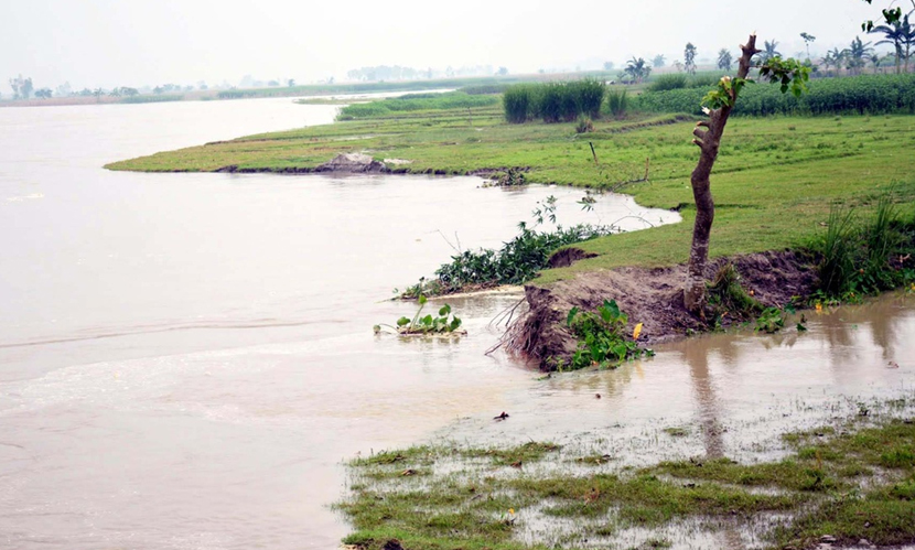 বিপৎসীমার ওপরে তিস্তার পানি, নিম্নাঞ্চল প্লাবিত-বাঁধ ভাঙনের শঙ্কা