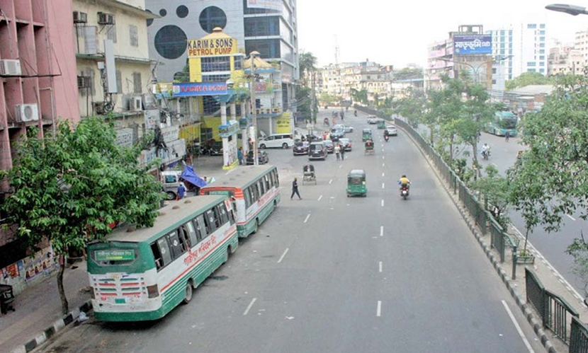 ছুটির দিন স্বস্তির বাতাস ঢাকায়