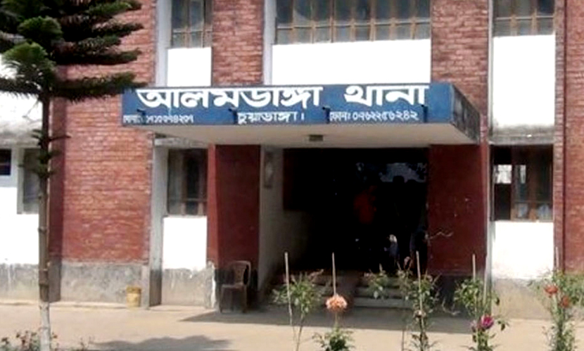 চুয়াডাঙ্গায় দুই পুলিশ সদস্যকে মারধরের অভিযোগে ৪ কিশোর আটক