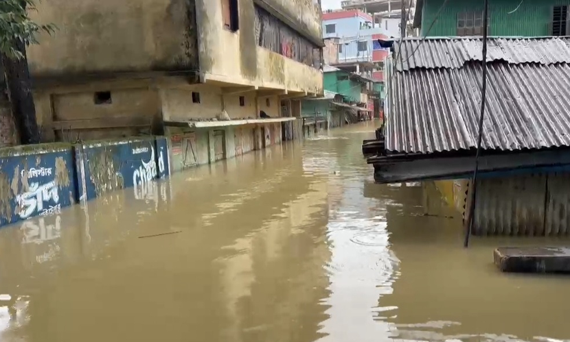৪ দিনের ভারী বর্ষণে প্লাবিত বান্দরবানের নিম্নাঞ্চল, পাহাড়ধসের আশঙ্কা