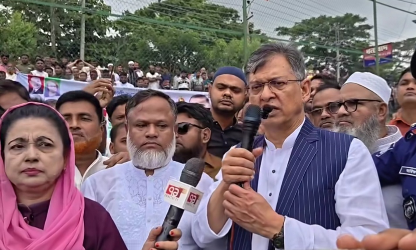 কক্সবাজারে বন্যাকবলিত এলাকা পরিদর্শনে সফর স্বরাষ্ট্রমন্ত্রীর
