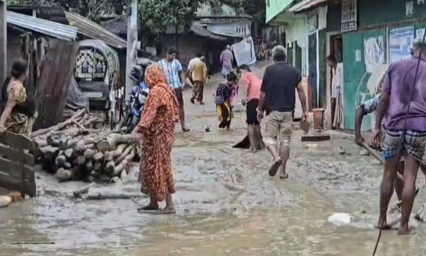 বান্দরবানে পানি কমলেও কাটেনি বন্যার্তদের দুর্ভোগ