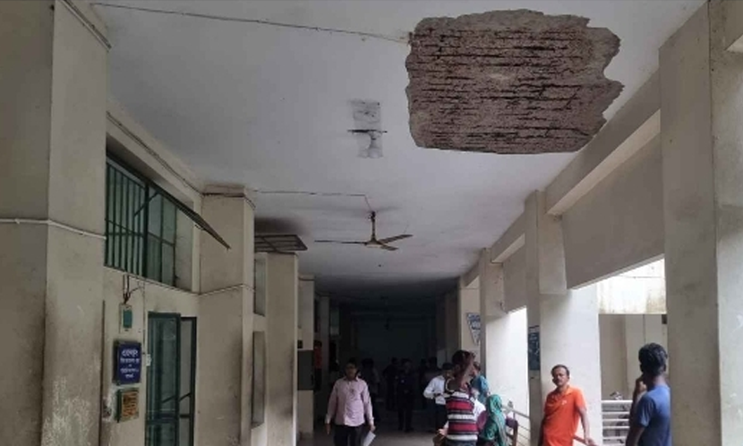বাগেরহাটে আদালত ভবনের পলেস্তারা ধসে আহত ৫ বিচারপ্রার্থী