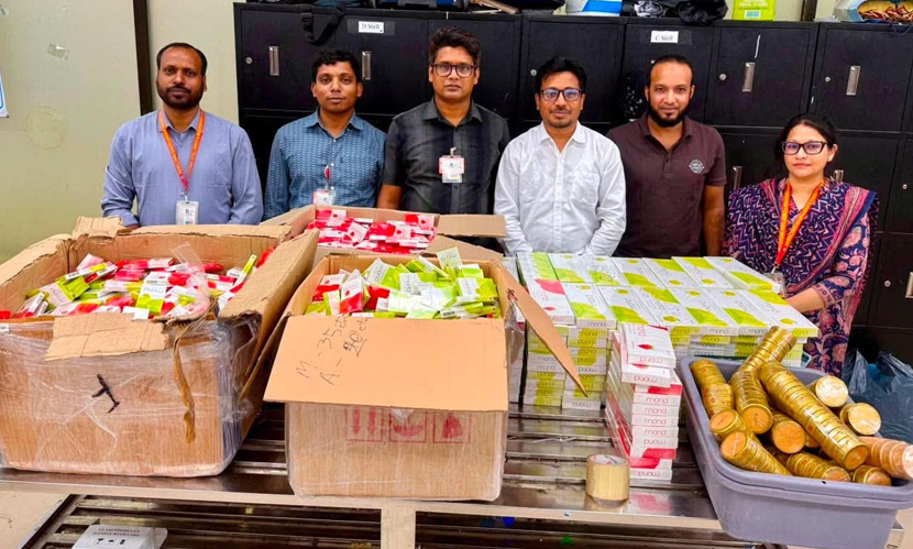 দুবাই থেকে আসা বিমানের ফ্লাইটে ২ কোটি টাকার পণ্য জব্দ